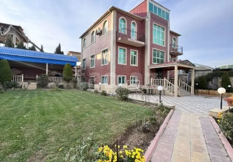 8 otaqlı mənzil , Bakı