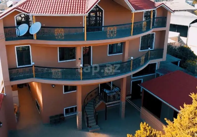8 otaqlı mənzil , Gəncə