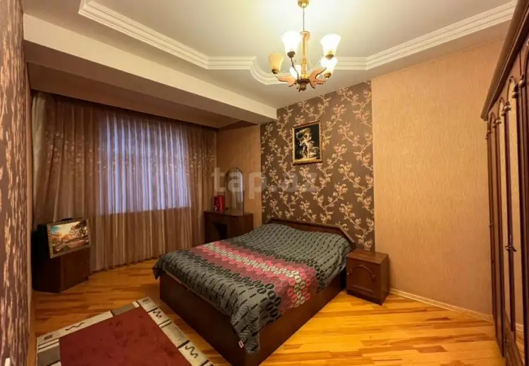 8 otaqlı mənzil , Gəncə