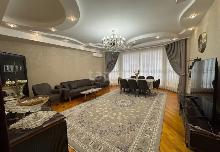 8 otaqlı mənzil , Gəncə