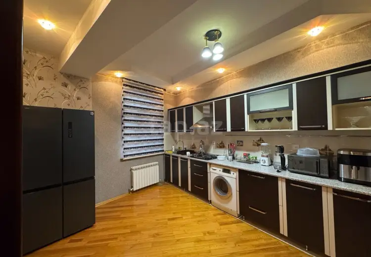 8 otaqlı mənzil , Gəncə
