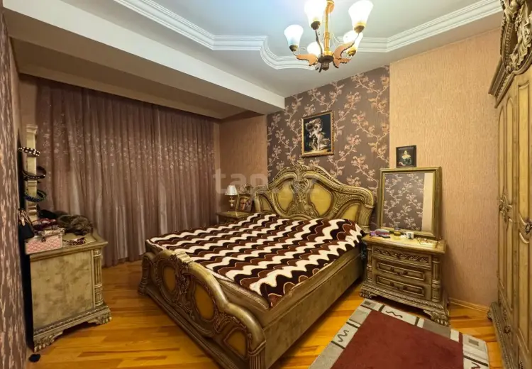 8 otaqlı mənzil , Gəncə