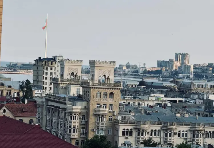 4 otaqlı mənzil , Bakı