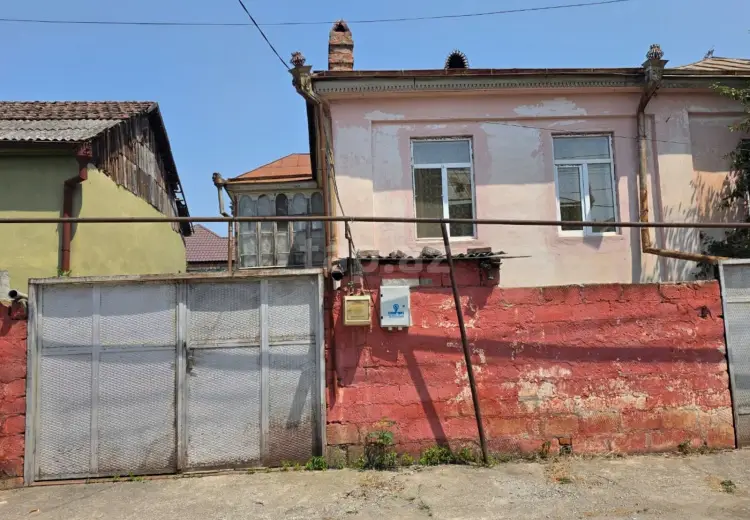 8 otaqlı mənzil , Quba