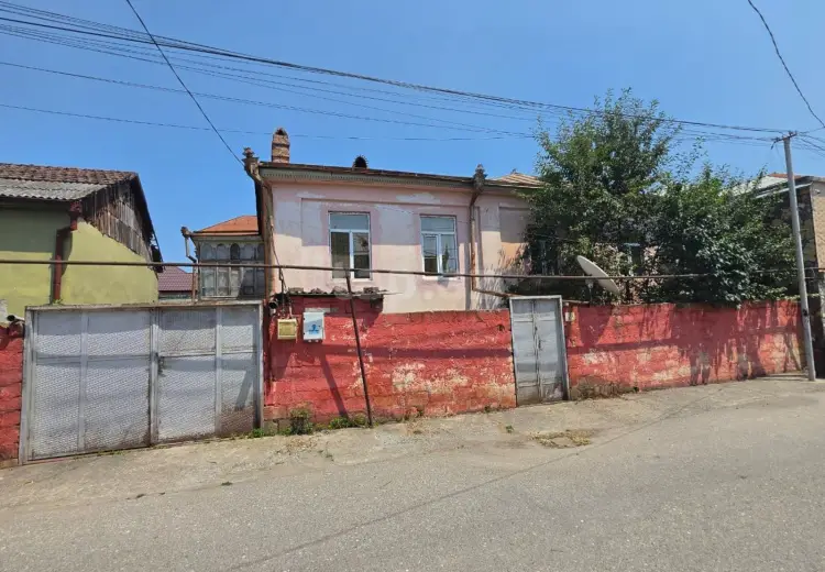 8 otaqlı mənzil , Quba