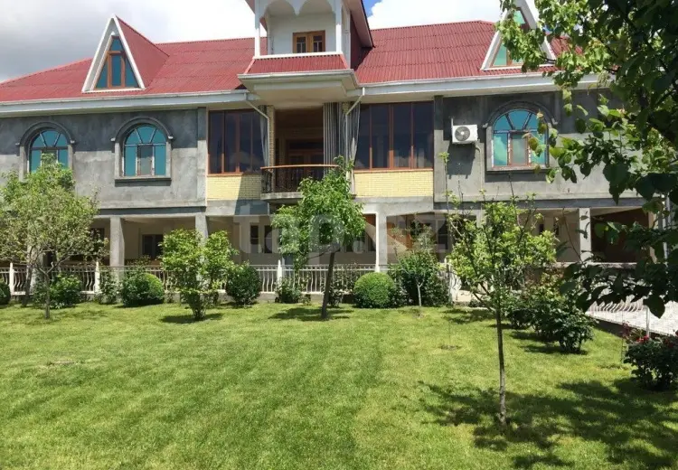 9 otaqlı mənzil , Şəki