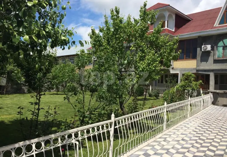 9 otaqlı mənzil , Şəki