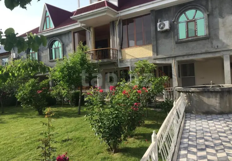 9 otaqlı mənzil , Şəki