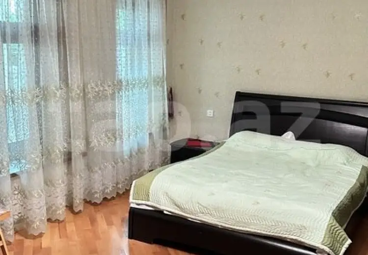 9 otaqlı mənzil , Şəki