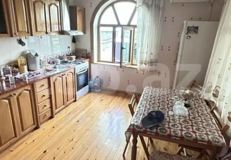 9 otaqlı mənzil , Şəki