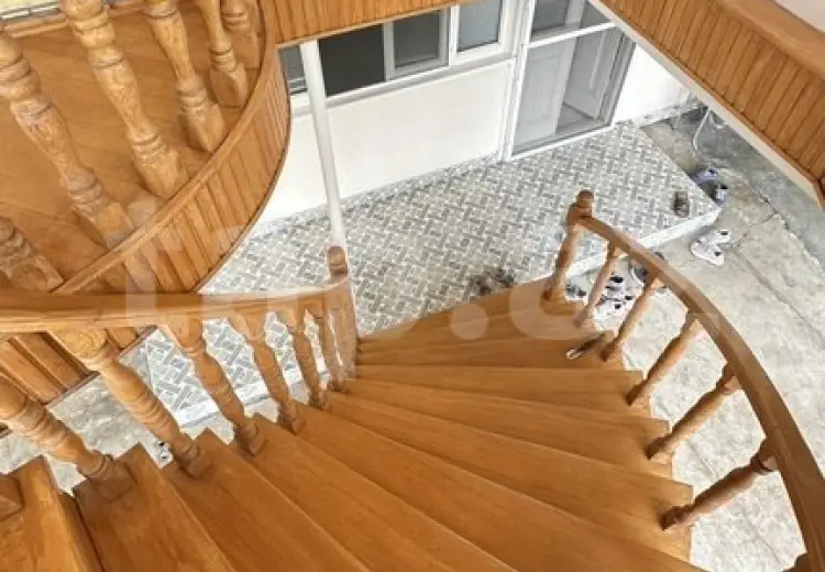 9 otaqlı mənzil , Şəki