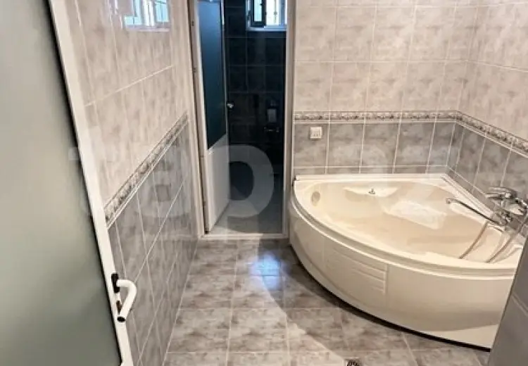 9 otaqlı mənzil , Şəki