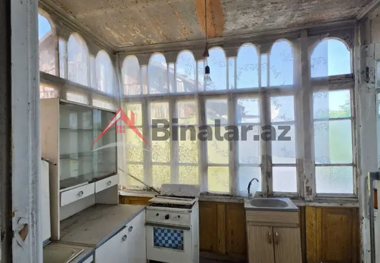 8 otaqlı mənzil Satılır, Quba