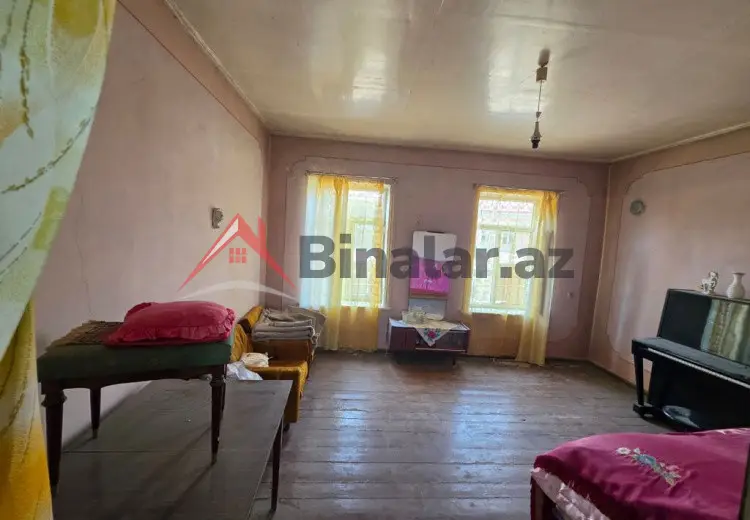 8 otaqlı mənzil Satılır, Quba
