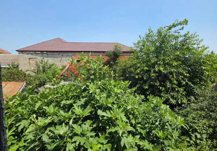 8 otaqlı mənzil Satılır, Quba