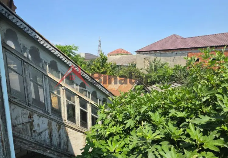 8 otaqlı mənzil Satılır, Quba