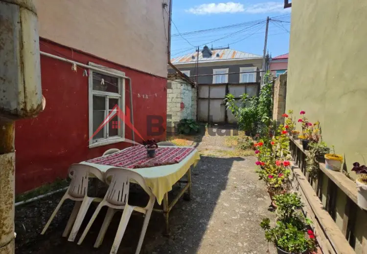 8 otaqlı mənzil Satılır, Quba