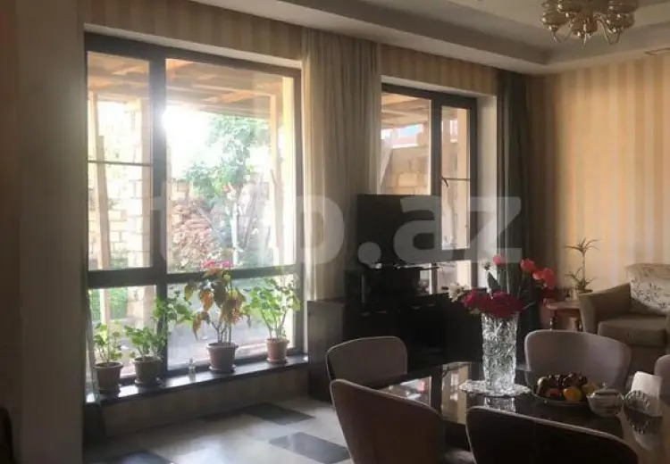 8 otaqlı mənzil , Qusar