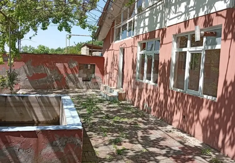 9 otaqlı mənzil , Şəki