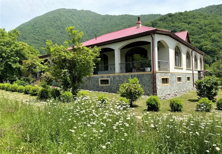 5 otaqlı mənzil Satılır, Qəbələ