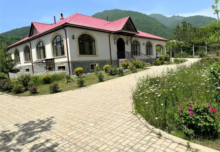 5 otaqlı mənzil Satılır, Qəbələ
