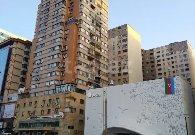 4 otaqlı mənzil , Bakı