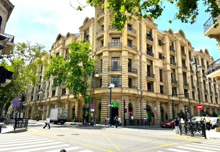 3 otaqlı mənzil Satılır, Sahil qəs., Səbail, Bakı