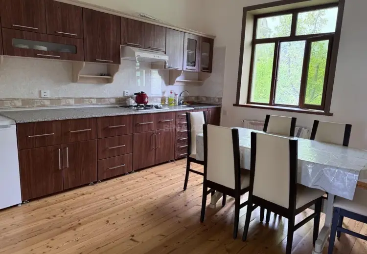 8 otaqlı mənzil Satılır, Şamaxı