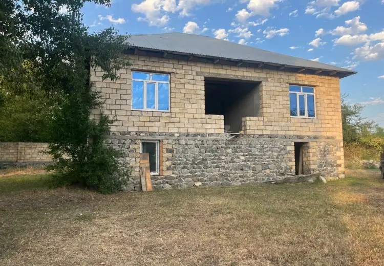 4 otaqlı mənzil , Şəki