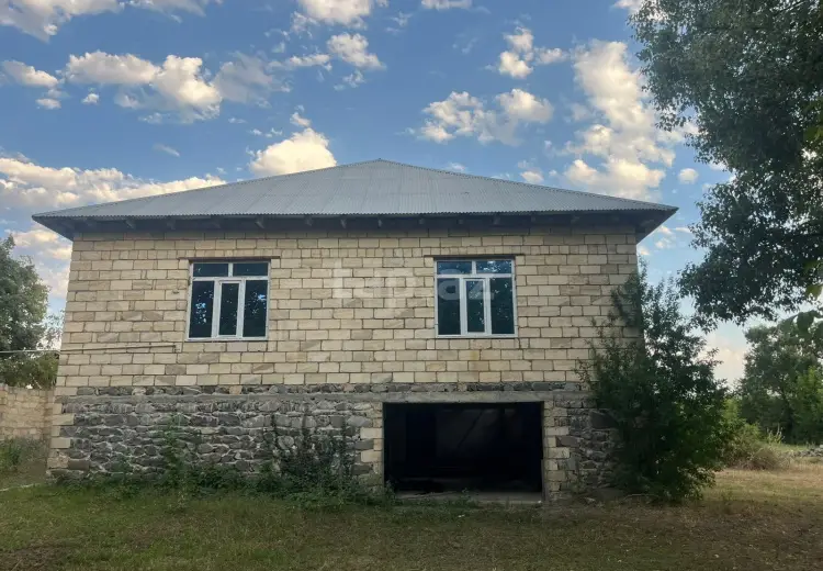 4 otaqlı mənzil , Şəki