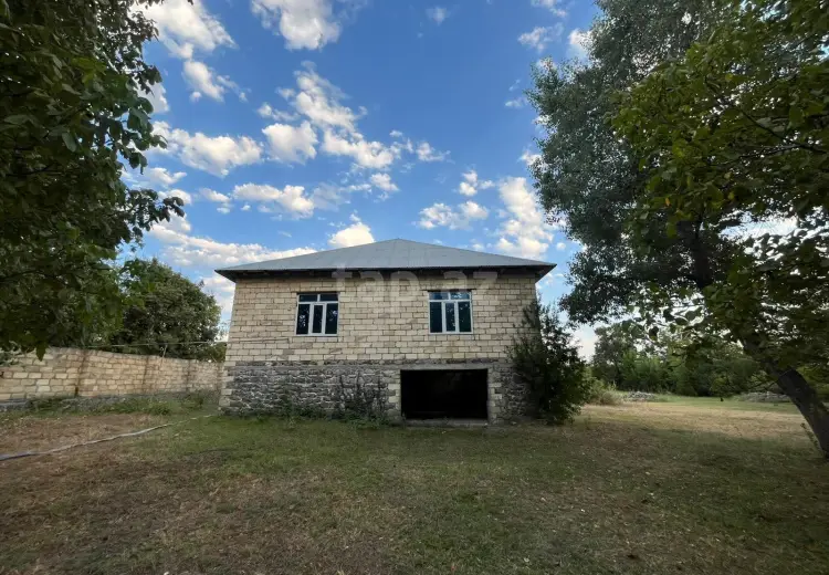 4 otaqlı mənzil , Şəki