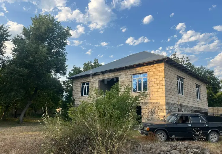 4 otaqlı mənzil , Şəki
