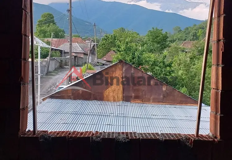 2 otaqlı mənzil Satılır, Şəki