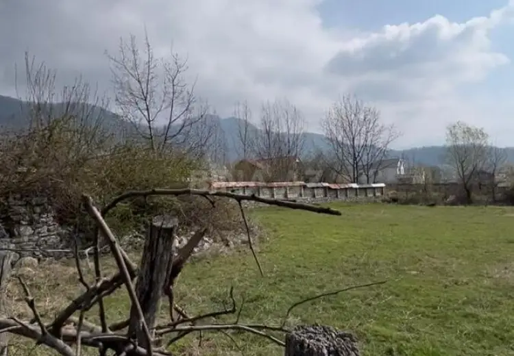 19 sot Torpaq Satılır, Qəbələ