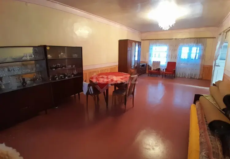 6 otaqlı mənzil , Siyəzən