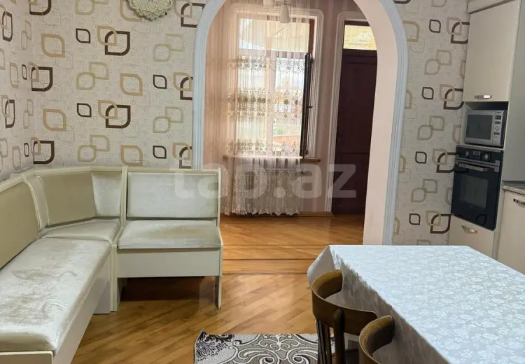 8 otaqlı mənzil , Gəncə