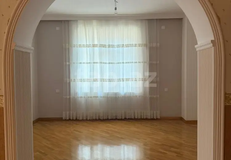 8 otaqlı mənzil , Gəncə