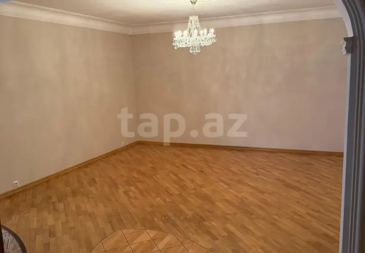 8 otaqlı mənzil , Gəncə