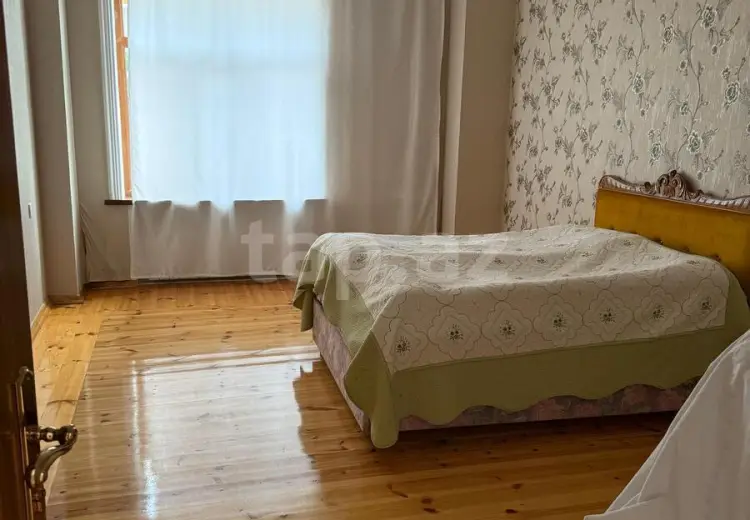8 otaqlı mənzil , Gəncə
