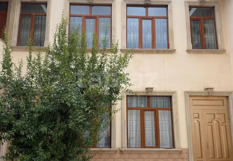 8 otaqlı mənzil , Gəncə