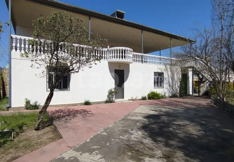 8 otaqlı mənzil , Bakı