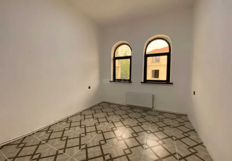 1000 m² Obyekt / Ofis Kirayə (aylıq), Yasamal, Bakı