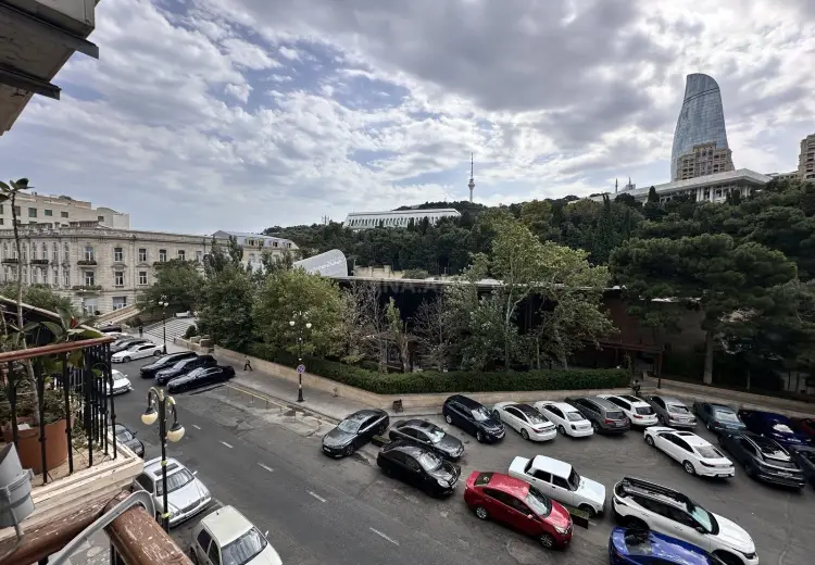 3 otaqlı mənzil Satılır, İçəri şəhər, Səbail, Bakı