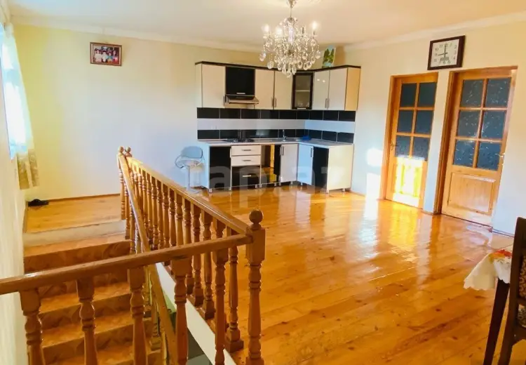 6 otaqlı mənzil , Bakı
