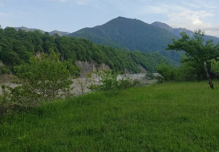 5 sot Torpaq Satılır, Qəbələ