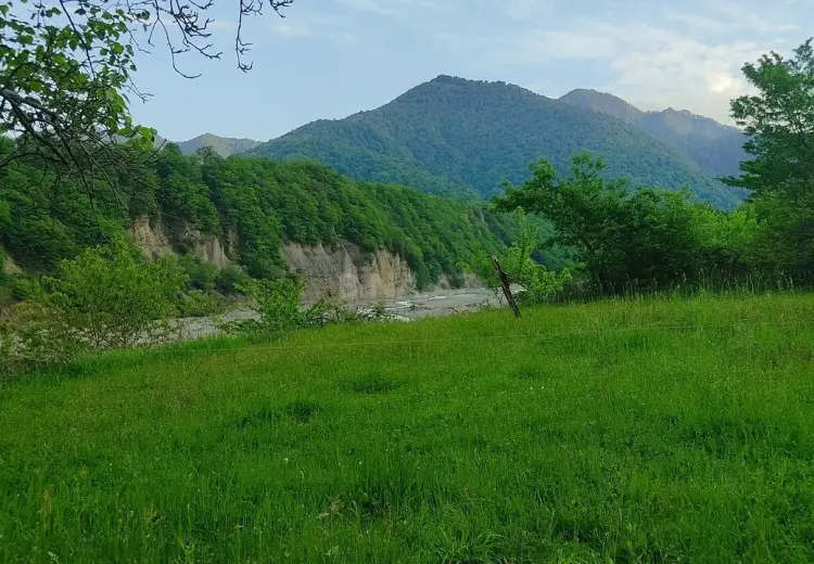 5 sot Torpaq Satılır, Qəbələ
