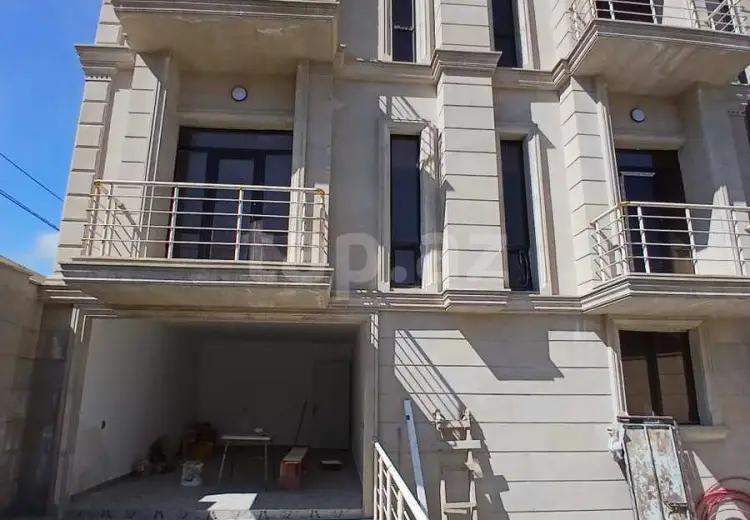 6 otaqlı mənzil , Bakı