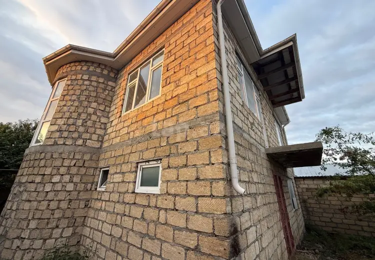 6 otaqlı mənzil , Qusar
