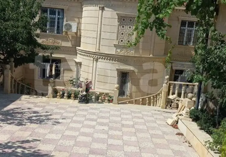 8 otaqlı mənzil , Bakı