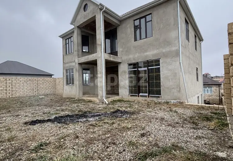 8 otaqlı mənzil , Quba